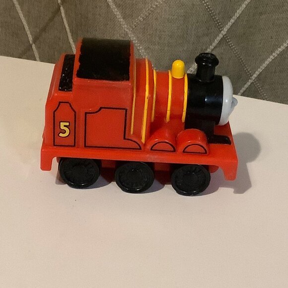 Thomas & Friends James Engine Toy Train  4” x 2” Red & Black - Picture 4 of 9